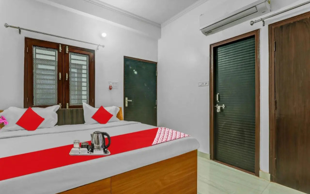 OYO Flagship 70306 Royal Residency