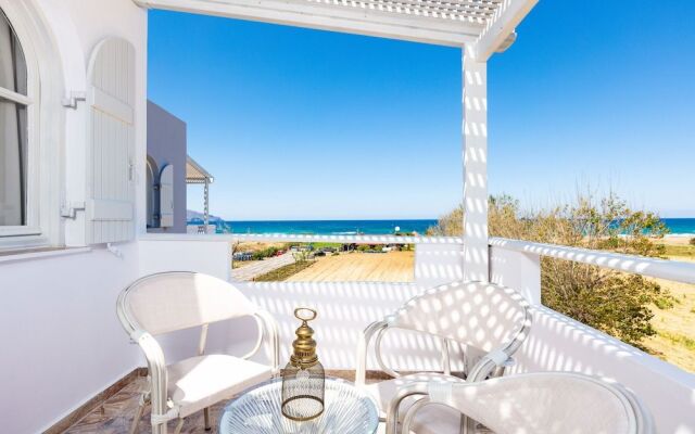 Pinelopi Beach Suites