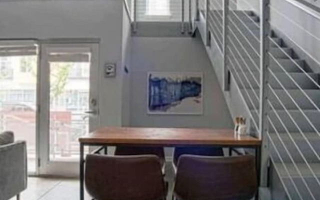 CozySuites TWO Stylish Apts Monument Cir