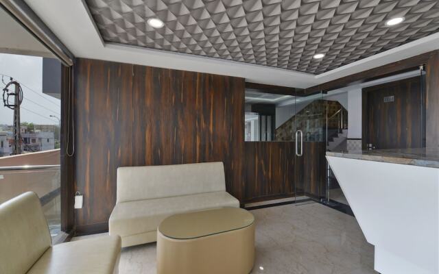 OYO 12694 Hotel Bauji Palace