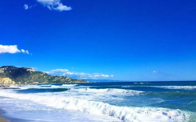Home Naxos Beach a 70 passi dal mare