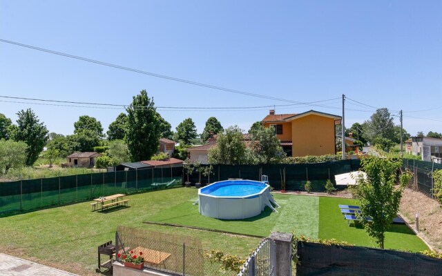 Beautiful Apartment in Piano di Mommio With Outdoor Swimming Pool, Wifi and 3 Bedrooms