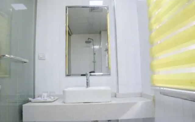 Yangxin Carnival Business Hotel