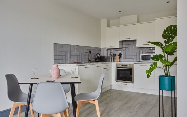 Reading Central Serviced Apartment by Viridian Apartments