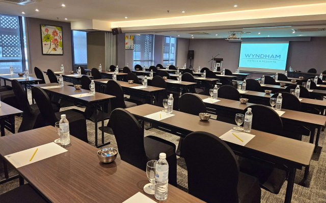Days  and Suites Fraser Business Park KL