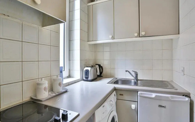 Sloane Avenue Apartment