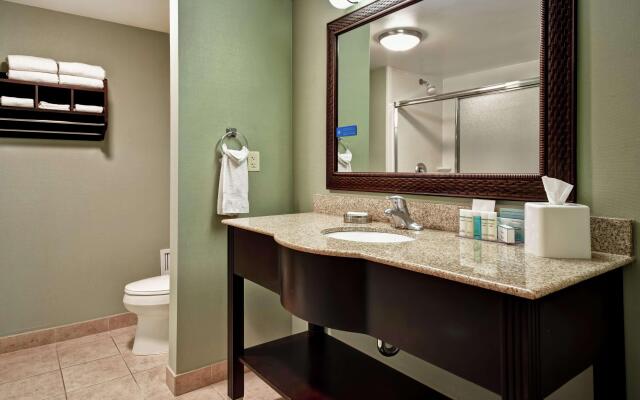 Hampton Inn & Suites Detroit-Canton