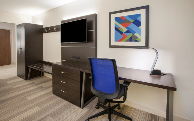 Holiday Inn Express & Suites Kansas City - Oak Grove I-70 by IHG