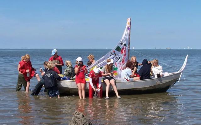 Cozy Chalet with Dishwasher near Wadden Sea