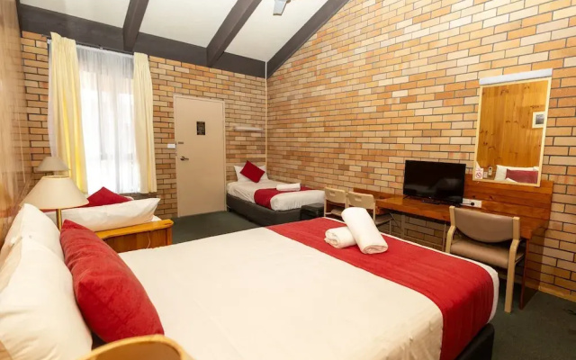 All Travellers Motor inn