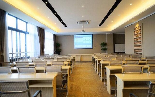 Home Inn Plus Kunming Qingnian Road Jinying Square