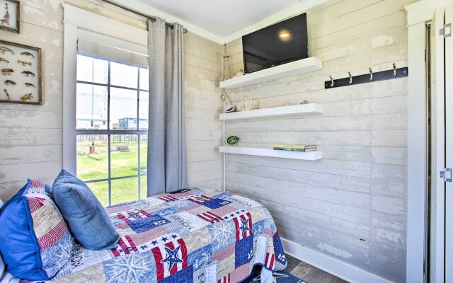 Pet-friendly Surfside Beach Home w/ Deck & Grill