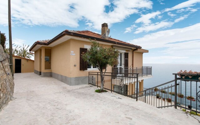Scenic Holiday Home in Cipressa Near Town Centre