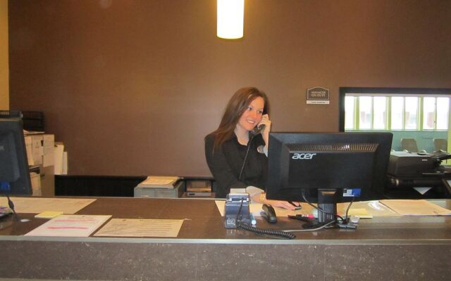 Red Pine Inn & Conference Centre