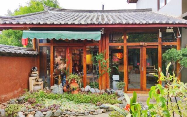 Lijiang Hefenghut Inn
