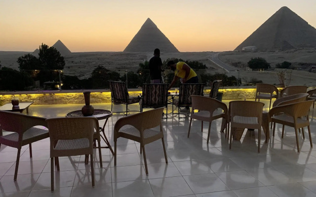 Sahara Pyramids Inn