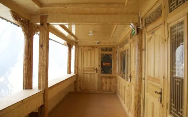 Tiger Leaping Gorge Pillow Landscape Homestay