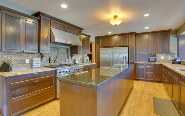 Expansive Retreat on 5 Acres in Shakopee!