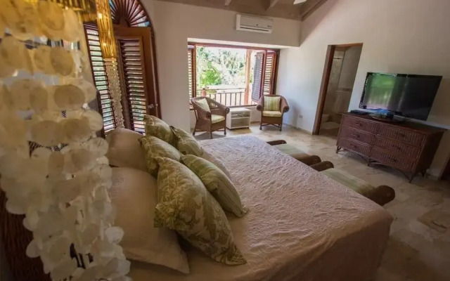 5BR 4.5BA Las Piñas CdC Villa by ASVR