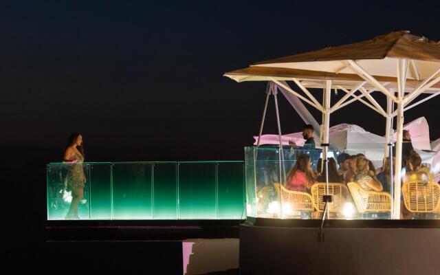 Home2Book Stunning Villa Raquel, Pool & View