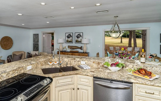 Augusta 552 - Sand Dollar Links