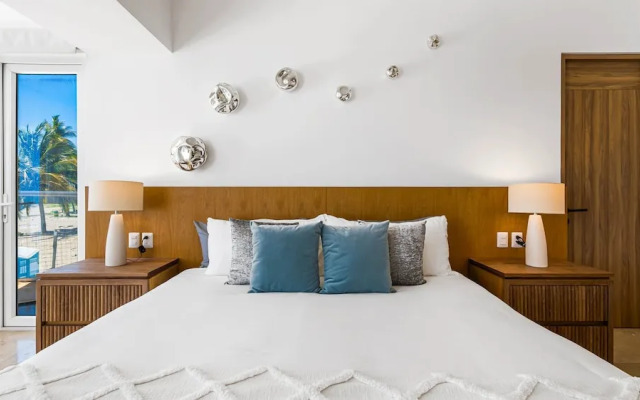 3BR with Private Pool on the Ocean