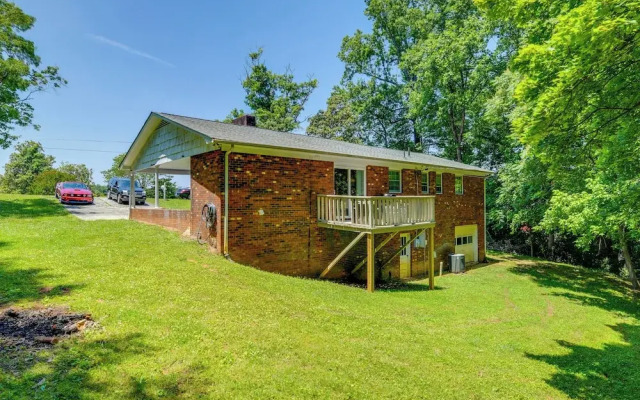 Charming Jonesville Home w/ Grill - Near Wineries!