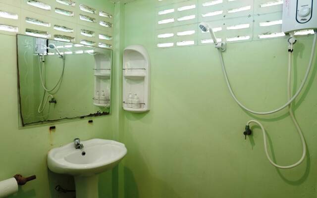 Baanrak Amphawa Homestay