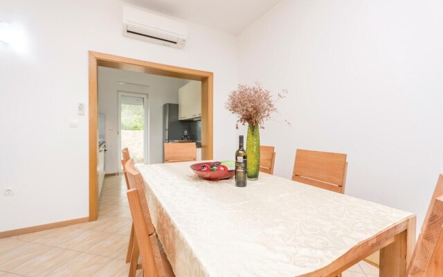 Beautiful Apartment in Maslenica With 2 Bedrooms and Wifi