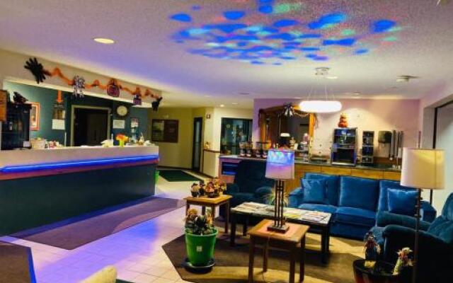 The Center Lodge and Jacuzzi Suites