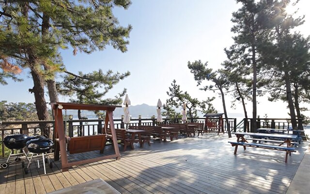 Tongyeong Honey Spa Pension