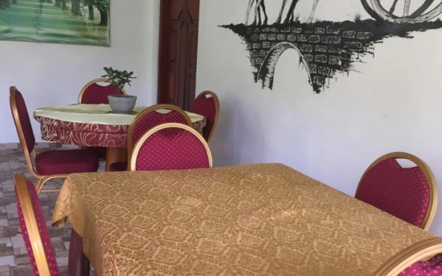 toropi homestay