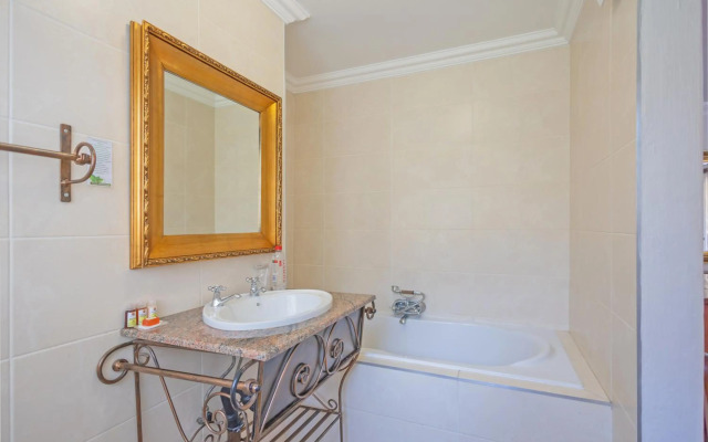 Afrique Boutique Hotel O.R. Tambo