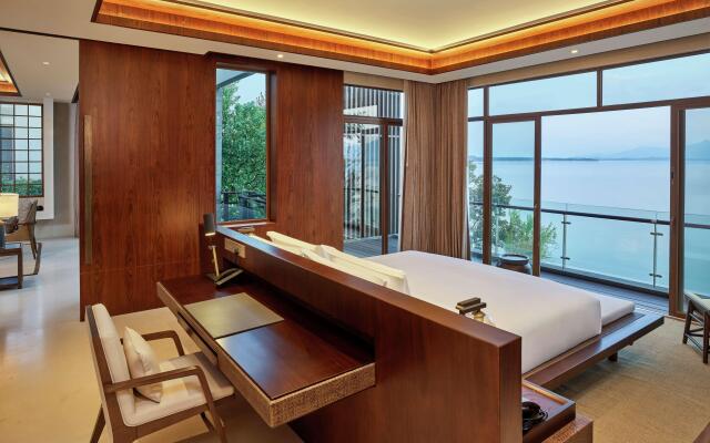 Lushan West Sea Resort, Curio Collection by Hilton