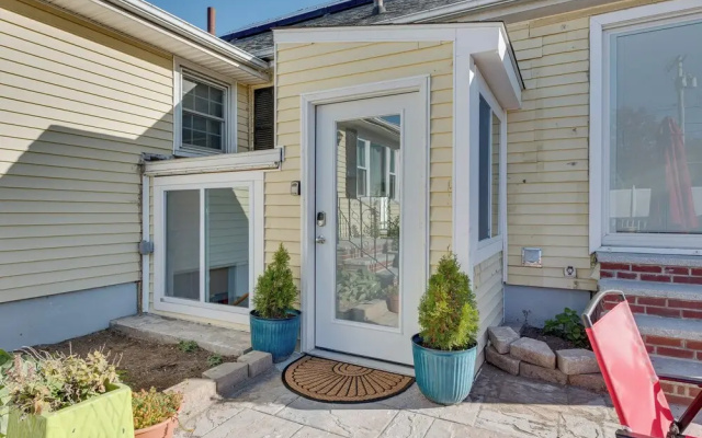 1 Mi to Downtown: Salem Vacation Rental!
