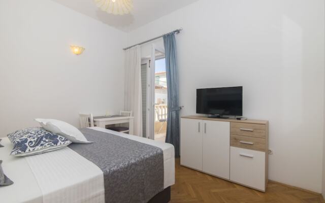 Apartments and Rooms Kapulica