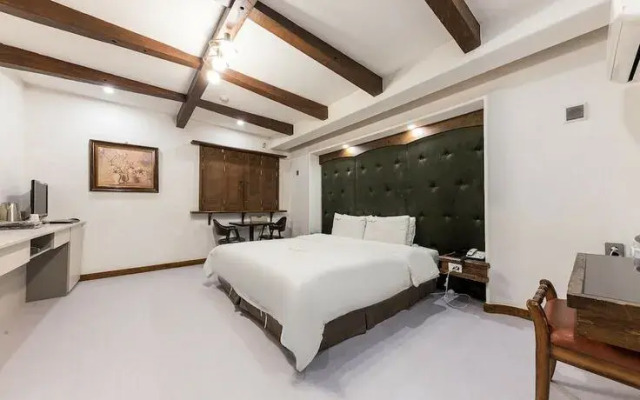 Cheongju Beukmeunro Toronto Hotel