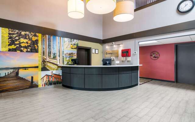 Clarion Pointe Jamestown - Falconer