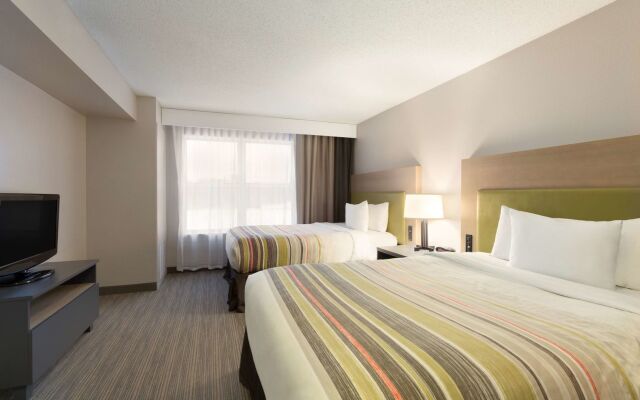 Holiday Inn Express & Suites Marquette, an IHG Hotel