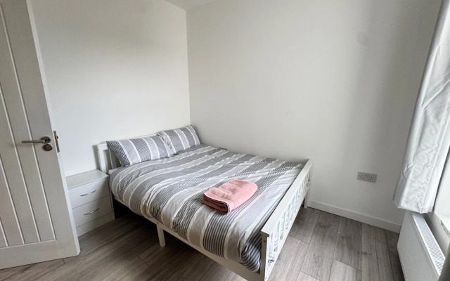 Three Double Rooms in Spacious Home