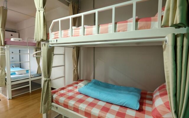 Seatz station Hostel Female only