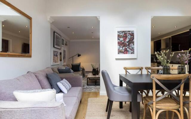 Amazing 4 Bed House wParking 2min walk to Station