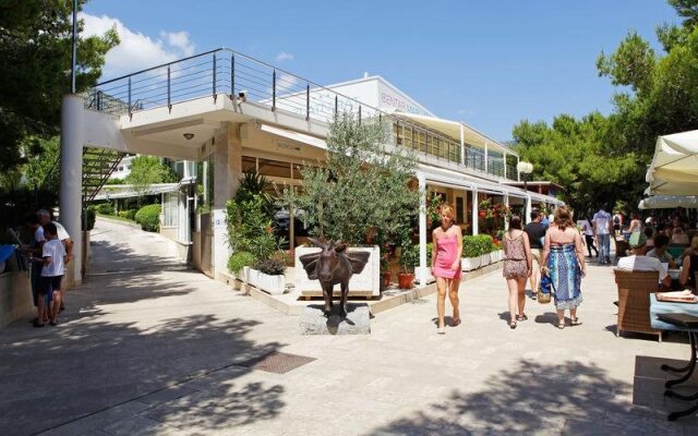 Zlatni Rat Beach Hotel