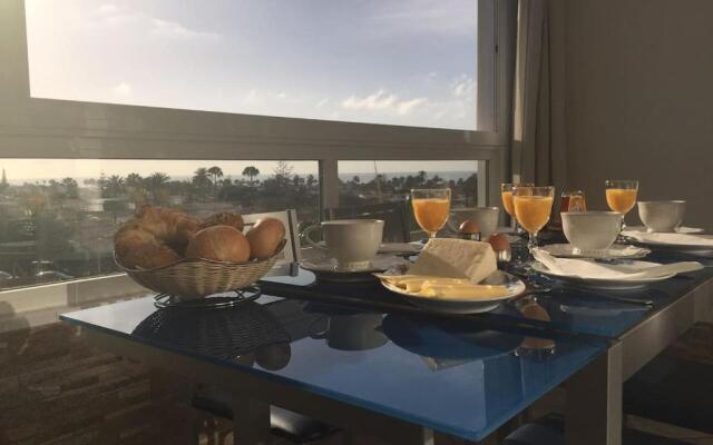 5 min walk from Yumbo! 417