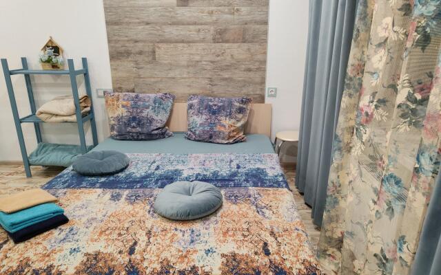 День и ночь на улице Моисеева 9Б