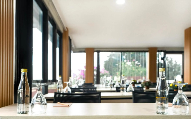 Lovina Beach Club & Resort