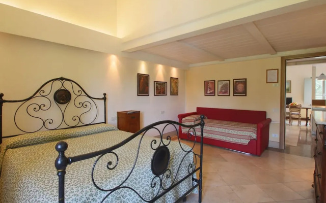 Belvilla by OYO Beautiful Farmhouse With Pool