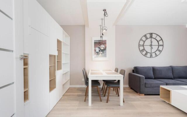 Premium apartment with a port view by Renters