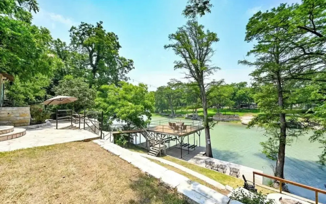 Luxury Lakefront Oasis With Boat Dock-firepit