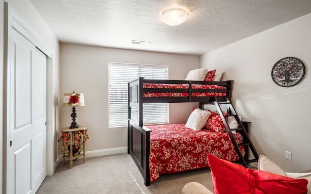 The Tree House 4 Bedroom Home